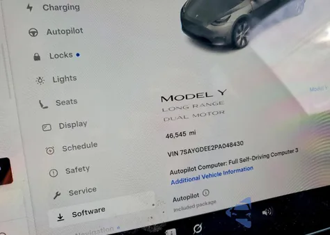 2023 Tesla Model Y z USA, uszkodzony, nr VIN 7SAYGDEE2PA048430